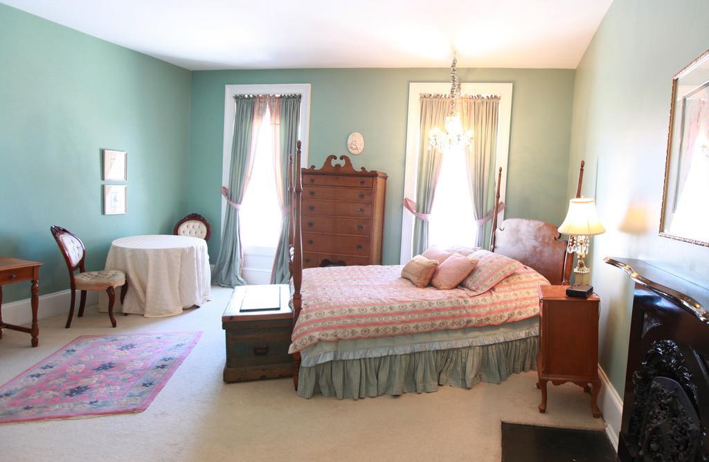 Bed and Breakfast Mackechnie House Кобург Экстерьер фото